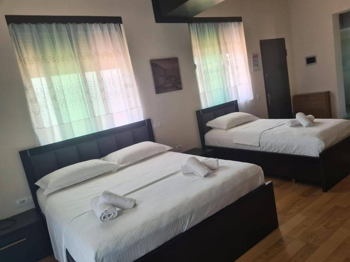 Vila 32 Berat Exteriör bild