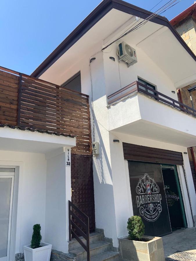 Vila 32 Berat Exteriör bild
